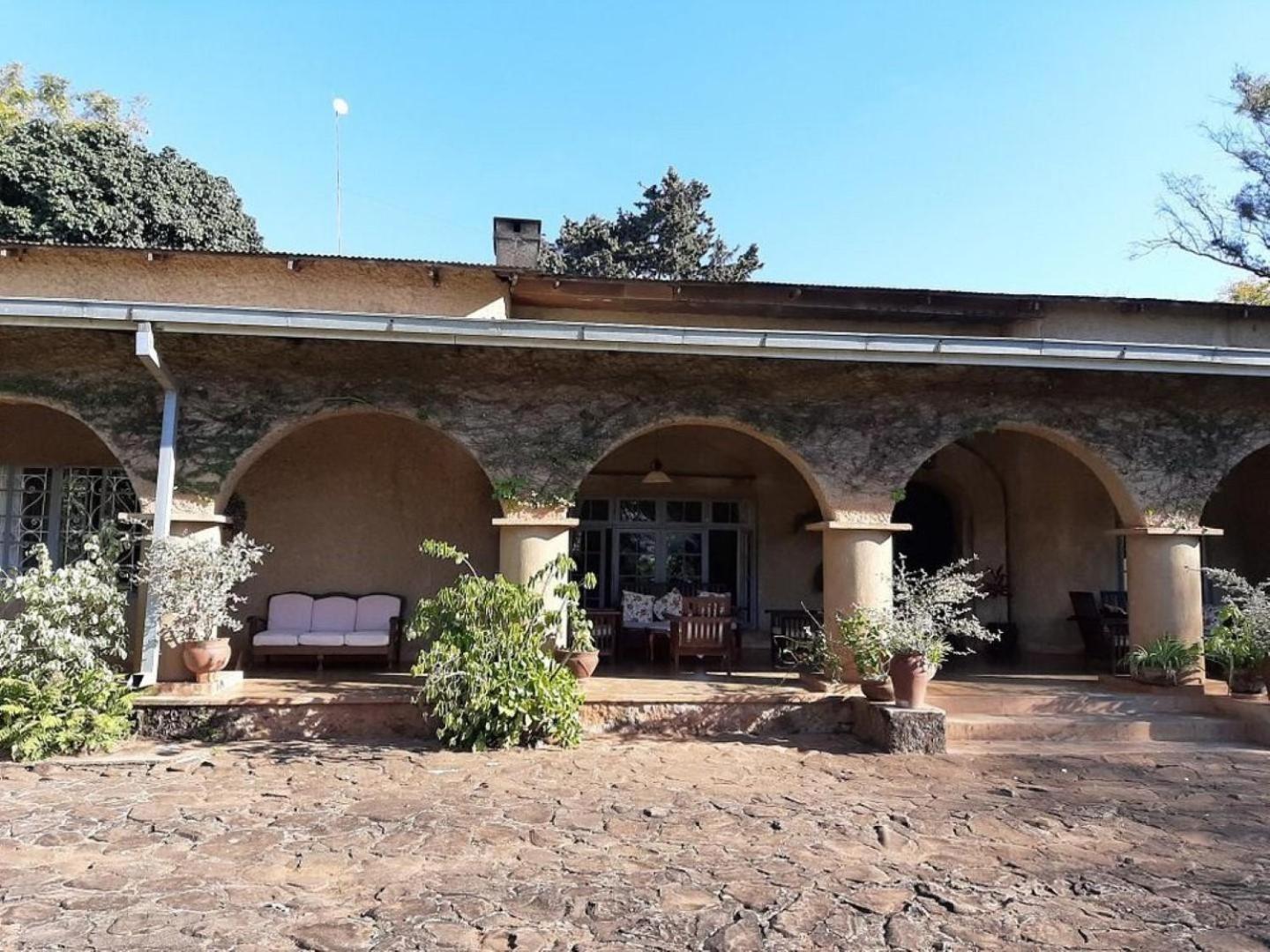 Huntingdon House And Chawani Bungalow チョロ県 エクステリア 写真