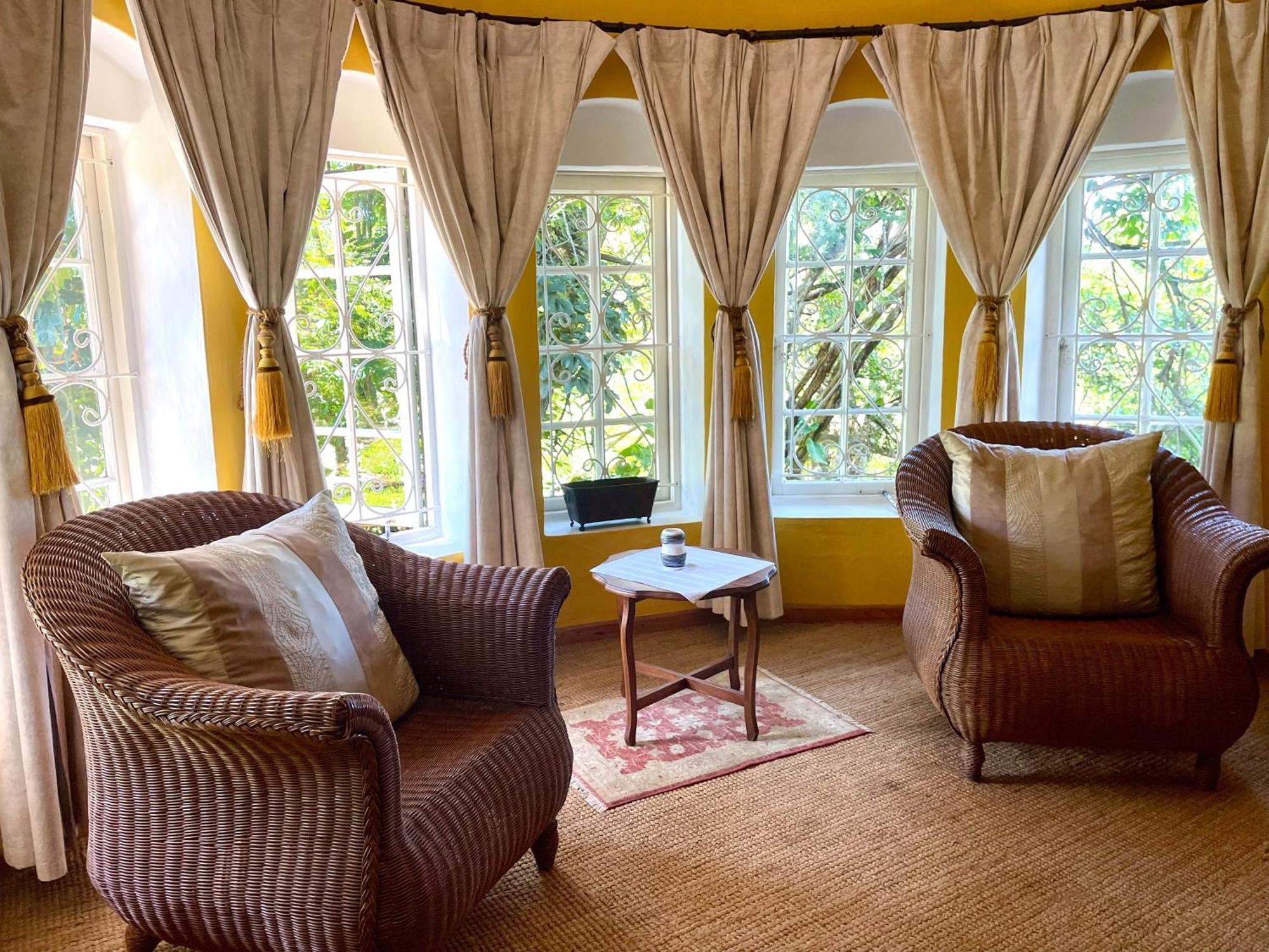 Huntingdon House And Chawani Bungalow チョロ県 エクステリア 写真