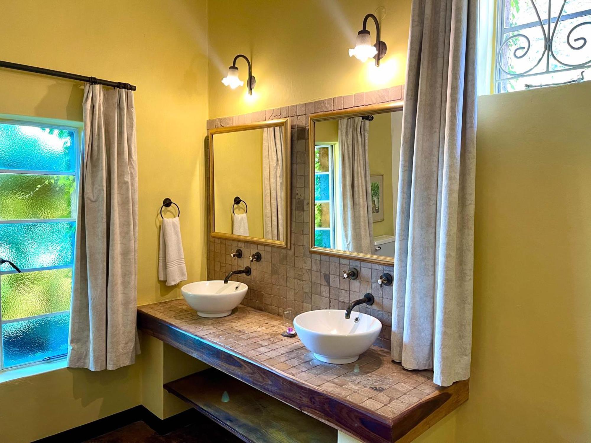 Huntingdon House And Chawani Bungalow チョロ県 エクステリア 写真