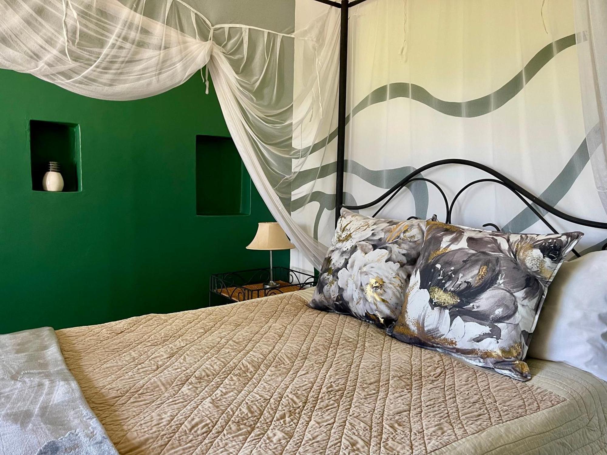 Huntingdon House And Chawani Bungalow チョロ県 エクステリア 写真